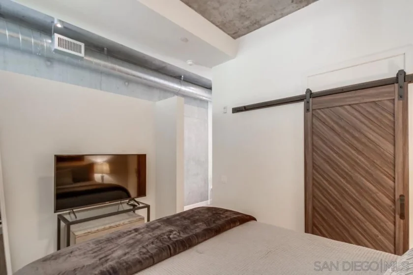 1025 Island #205 photo 9