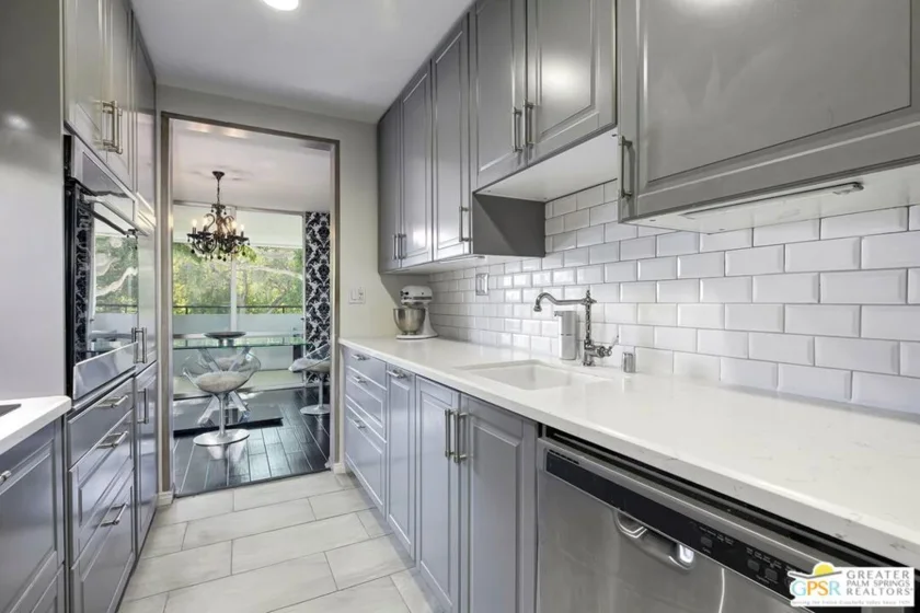 848 N Kings Road #102 photo 15