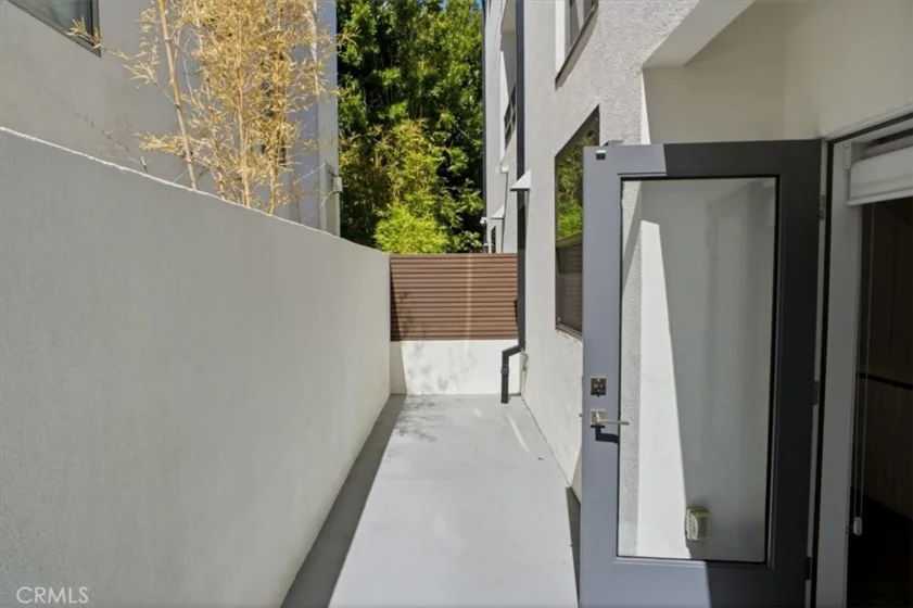 829 N Martel #4 photo 7