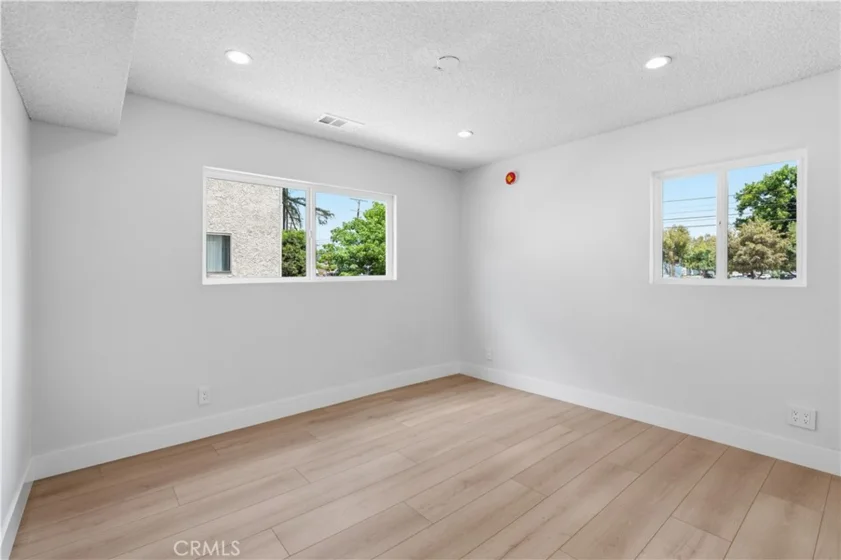 7439 Woodman Avenue #54 photo 20