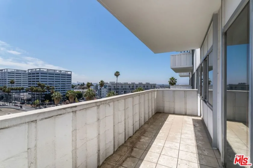 7135 Hollywood Boulevard #606 photo 32