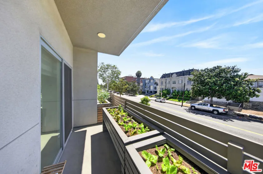 820 S Wilton Place #201 photo 19