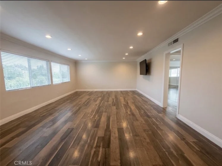 5354 Lindley #204 photo 22