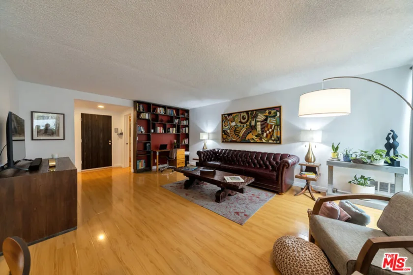 5650 Sumner Way #104 photo 2