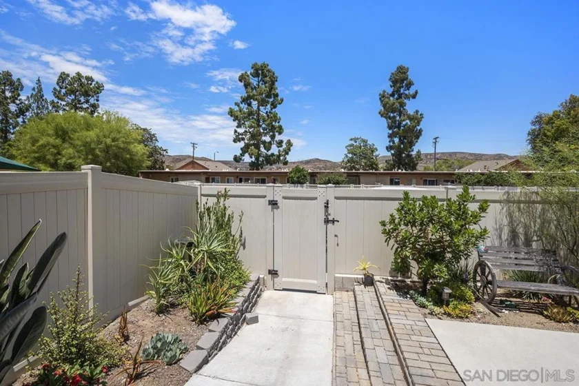 8777 Wahl Street photo 18