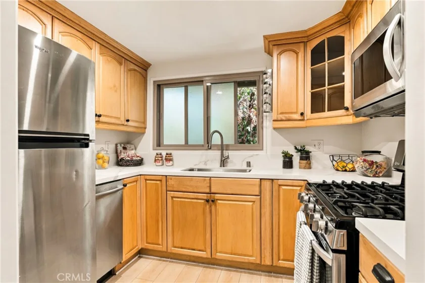 6716 Clybourn photo 9