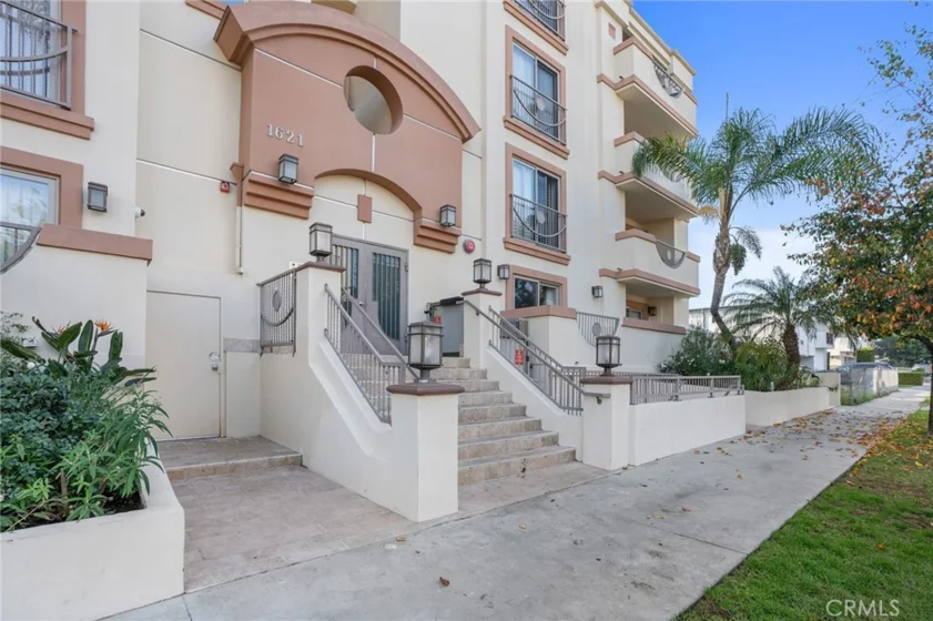1621 Barry Avenue #PH4 photo 1