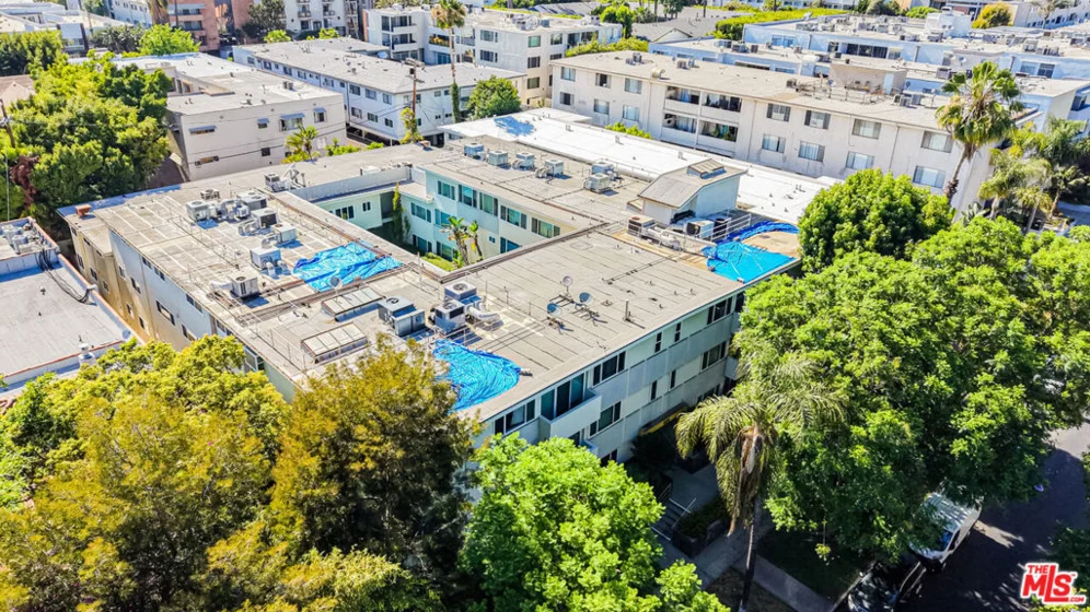 1525 N Hayworth Avenue #204 photo 36