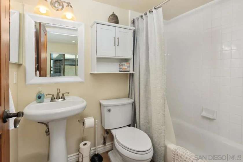 801 W Hawthorn Street #301 photo 15