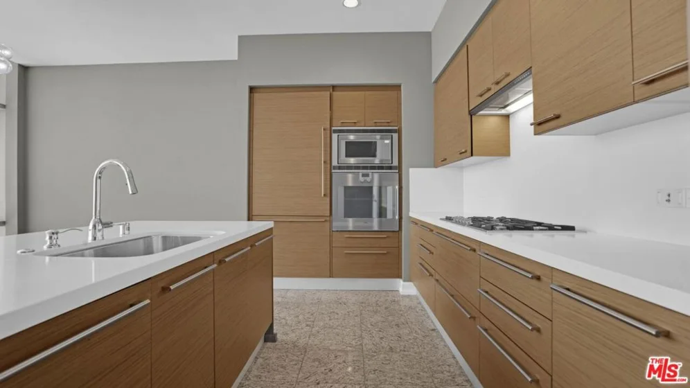 900 W Olympic Boulevard #39C photo 7