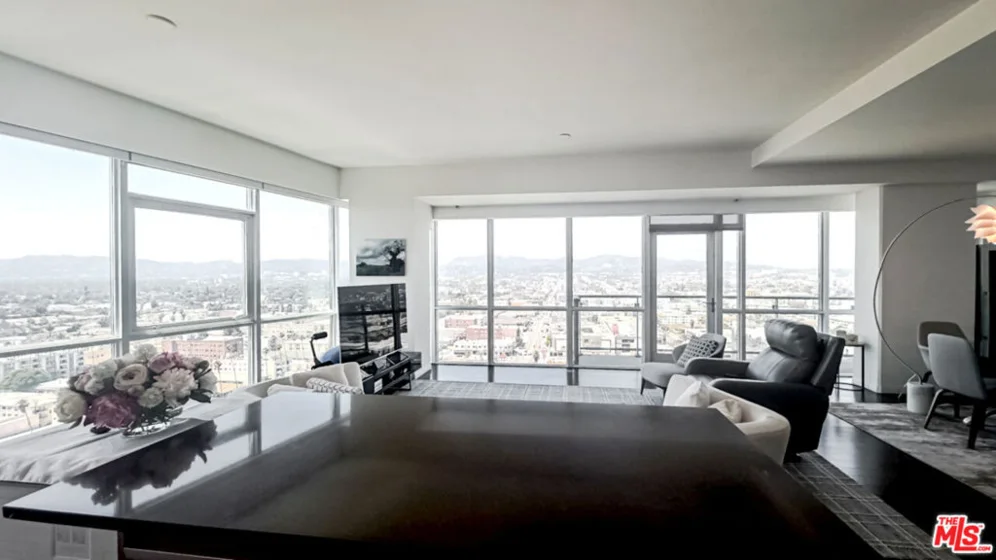 3785 Wilshire Boulevard #2211 photo 1