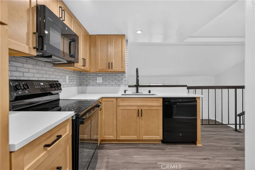 648 Coronado photo 4