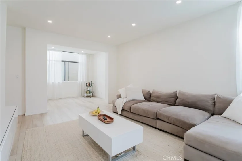 1305 N Columbus Avenue #204 photo 7