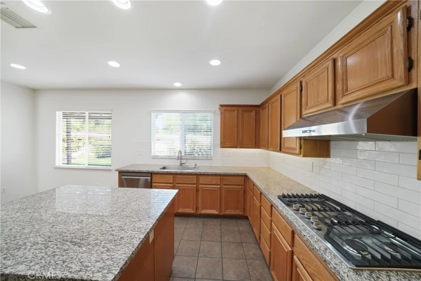 38090 Sherwood Street photo 16