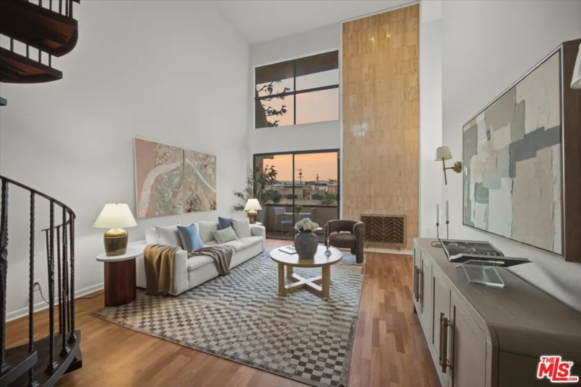 1271 Granville Avenue #402 photo 3