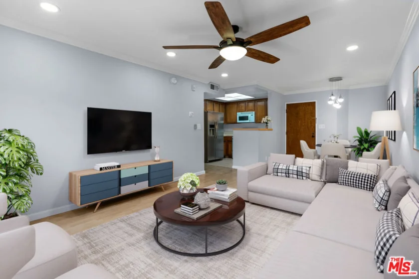 22100 Burbank Boulevard #124C photo 1