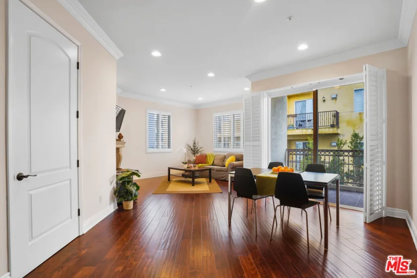 855 Wilcox Avenue #301 photo 1