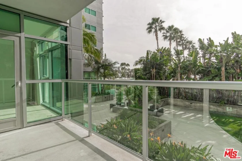 13650 Marina Pointe Drive #404 photo 3