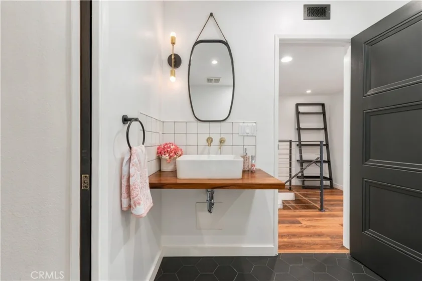 15207 Magnolia Boulevard #119 photo 22