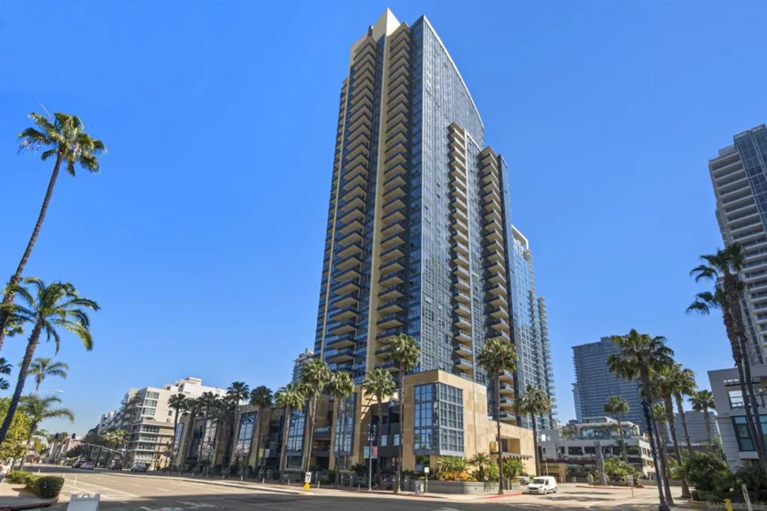 1325 Pacific Highway #313 photo 38