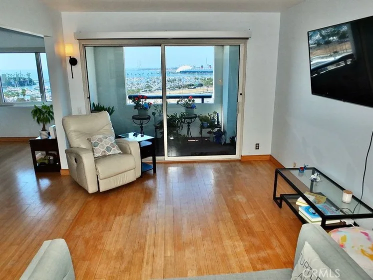525 E Seaside Way 1007 photo 5