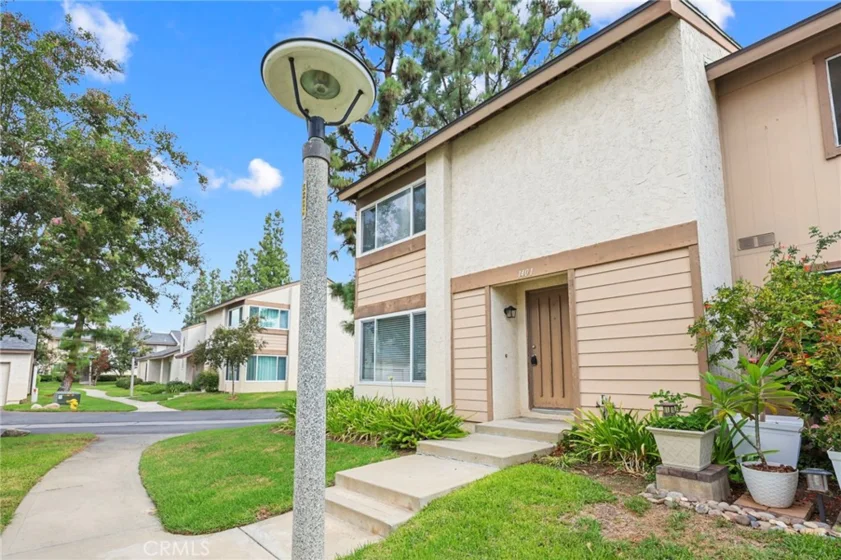 1401 Cheltenham Lane photo 2