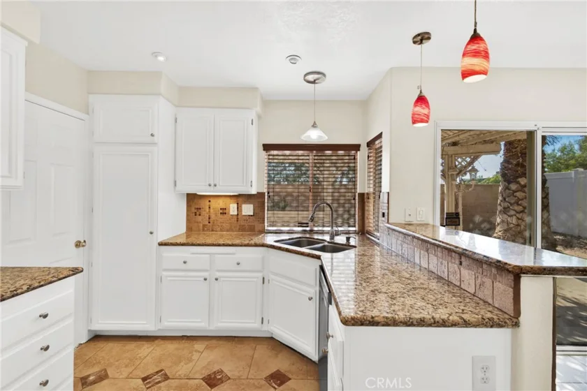 39909 Via Castana photo 18