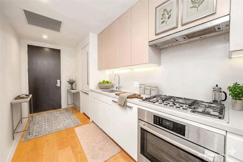 877 Francisco Street #1717 photo 24