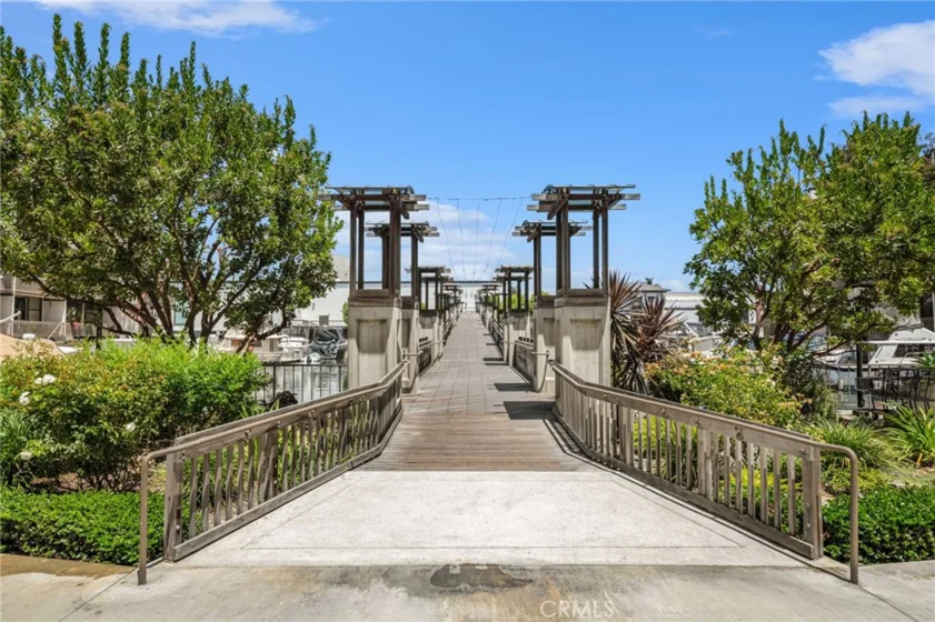 6112 N Marina Pacifica photo 26