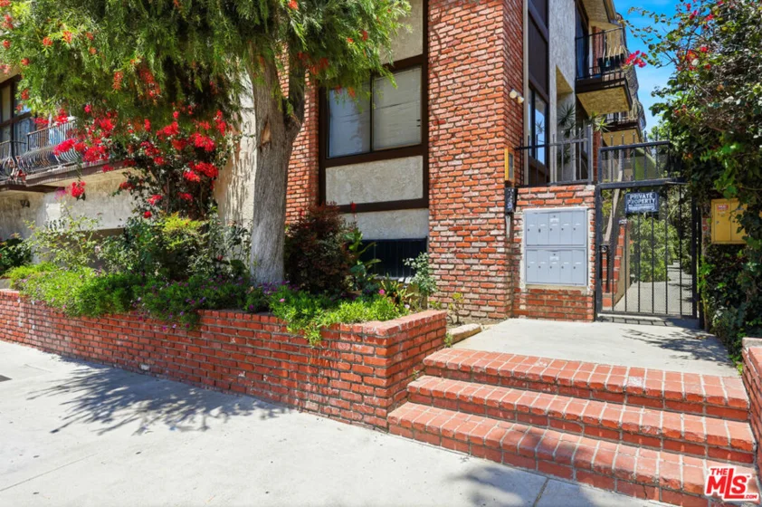 14937 Sherman Way #2 photo 61