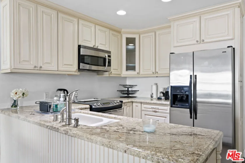 10751 Wilshire Boulevard #906 photo 4