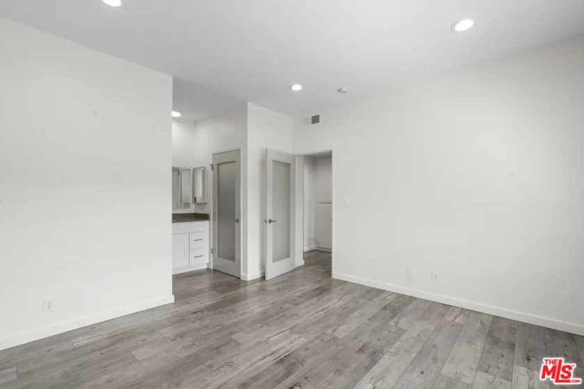 424 S Westmoreland Avenue #306 photo 11