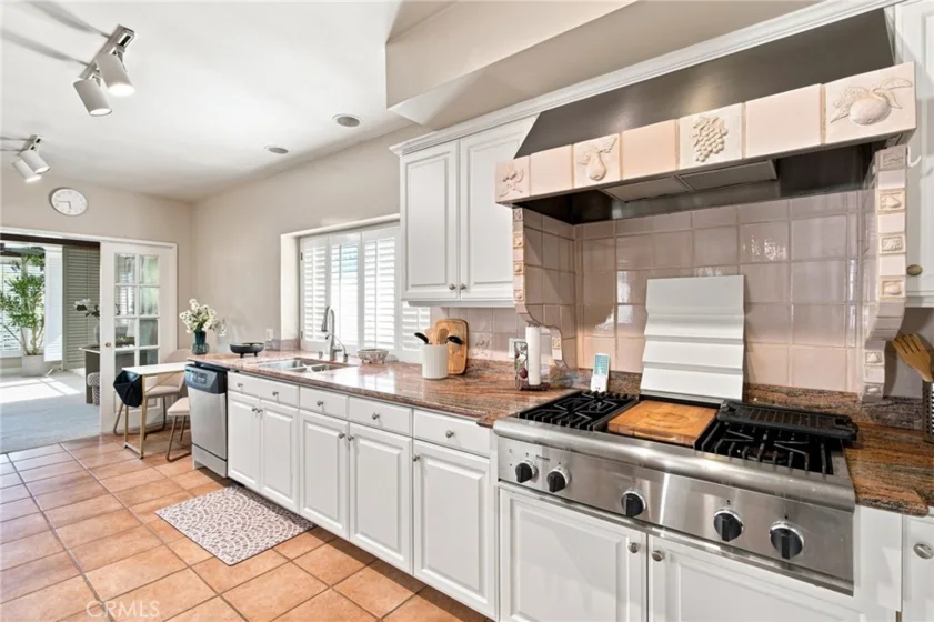 1255 S Orange Grove Boulevard #5 photo 7
