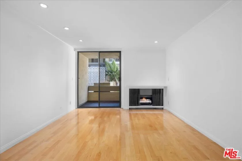 740 N Kings Road #114 photo 6