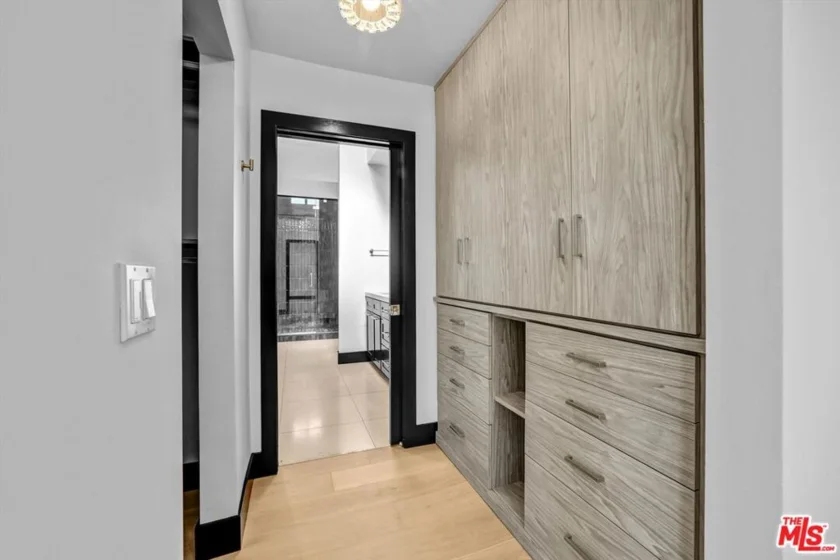9025 Keith Avenue #302 photo 17