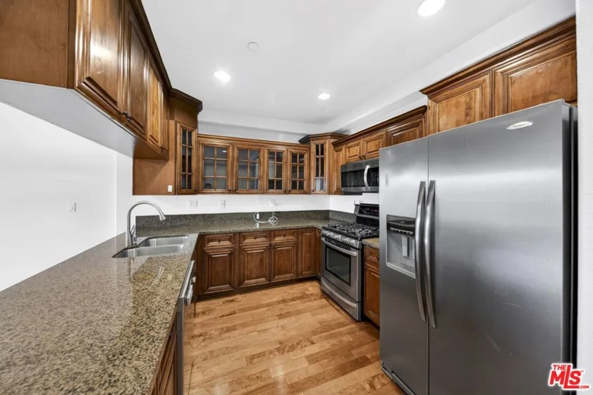 1026 S Oxford Avenue #302 photo 14