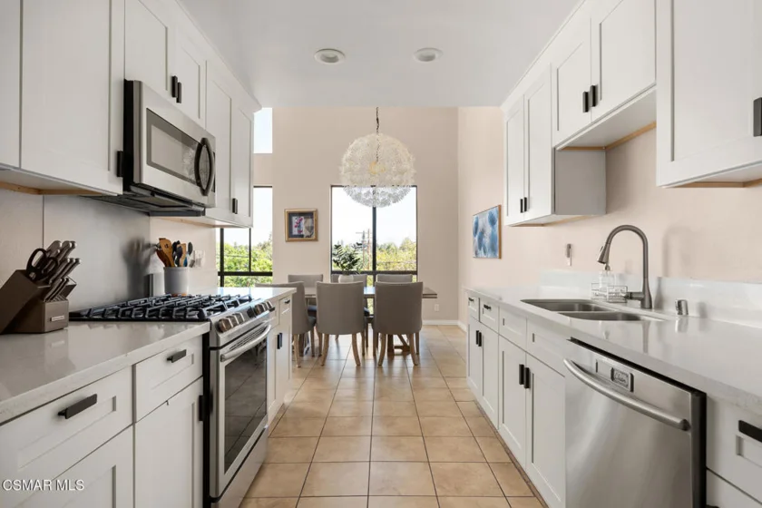 13331 Moorpark Street #328 photo 17