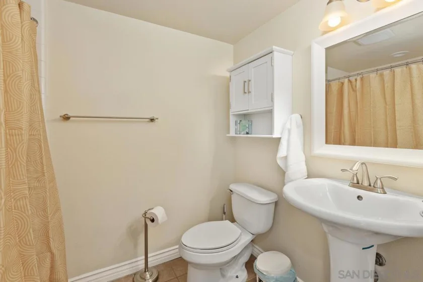 801 W Hawthorn Street #301 photo 22