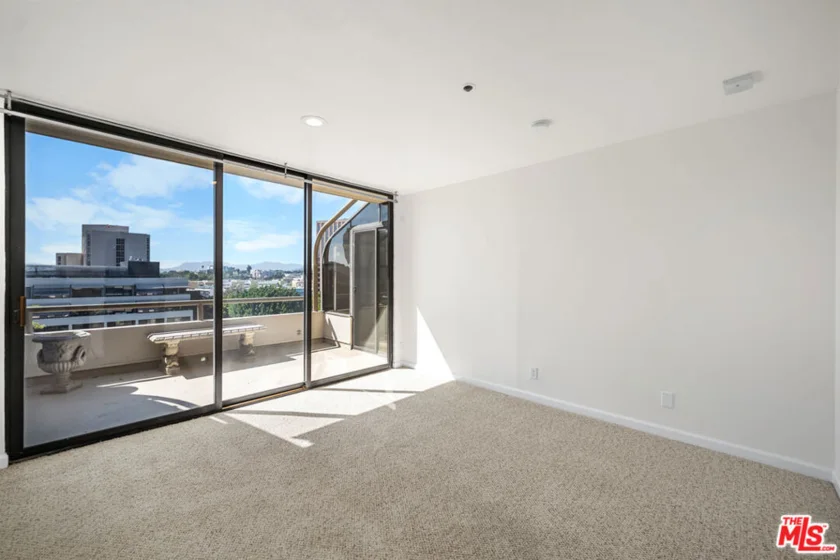 121 S Hope Street #518 photo 18