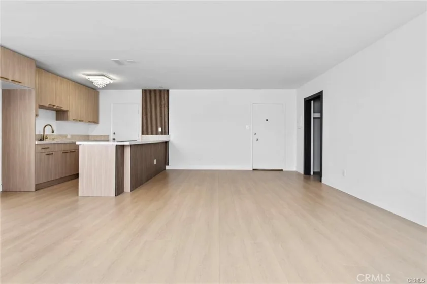 960 Larrabee #120 photo 2