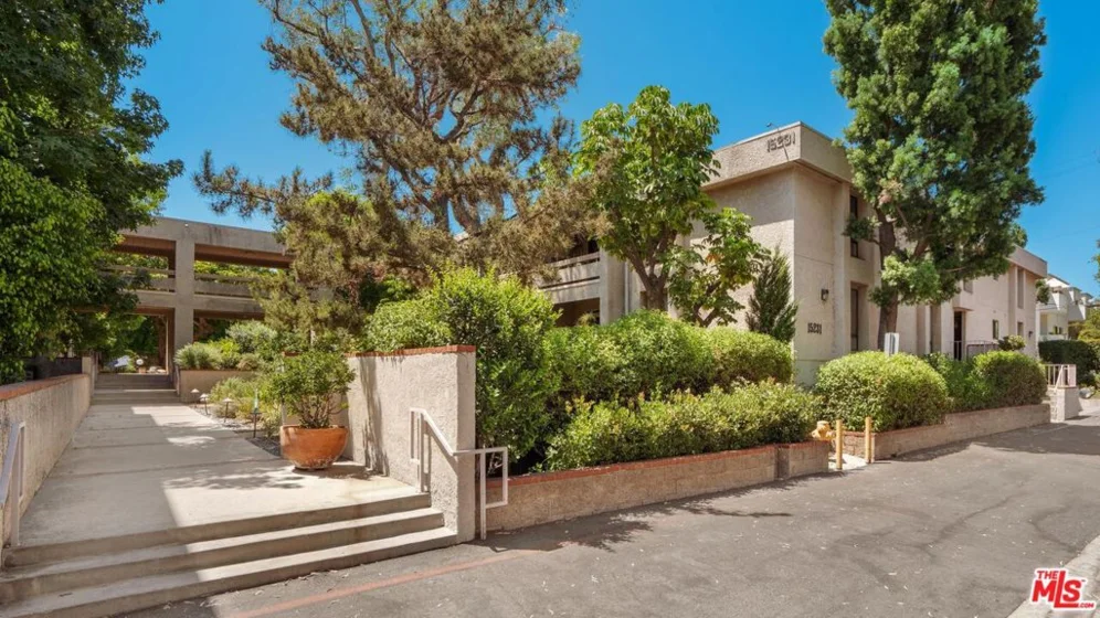 15231 Magnolia Boulevard #114 photo 29
