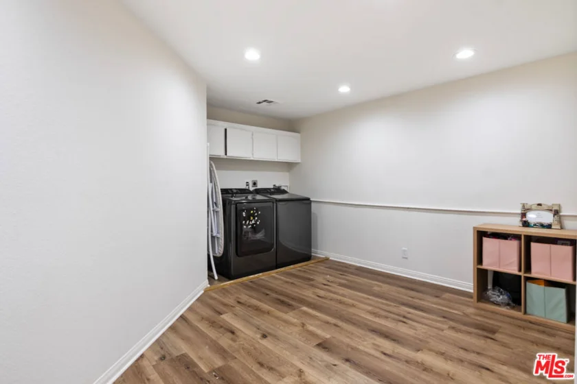 18730 Hatteras Street #25 photo 31