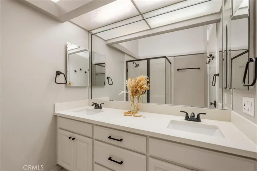 5151 Balboa #303 photo 23