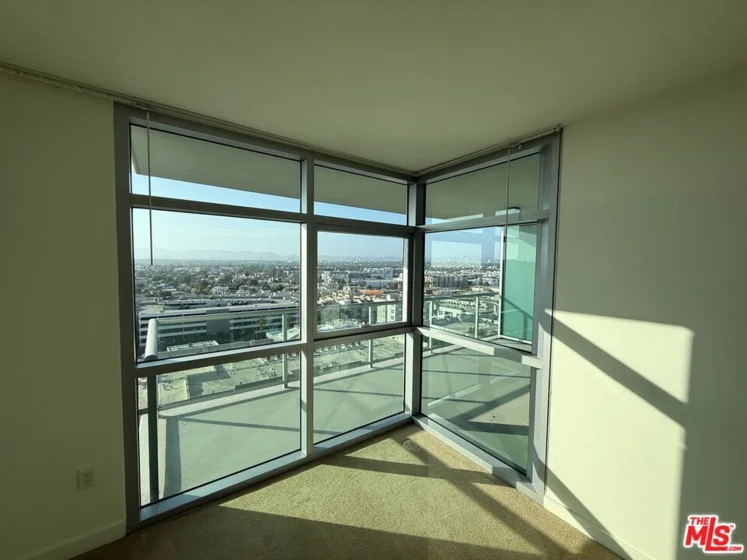 13700 Marina Pointe Drive #1219 photo 25