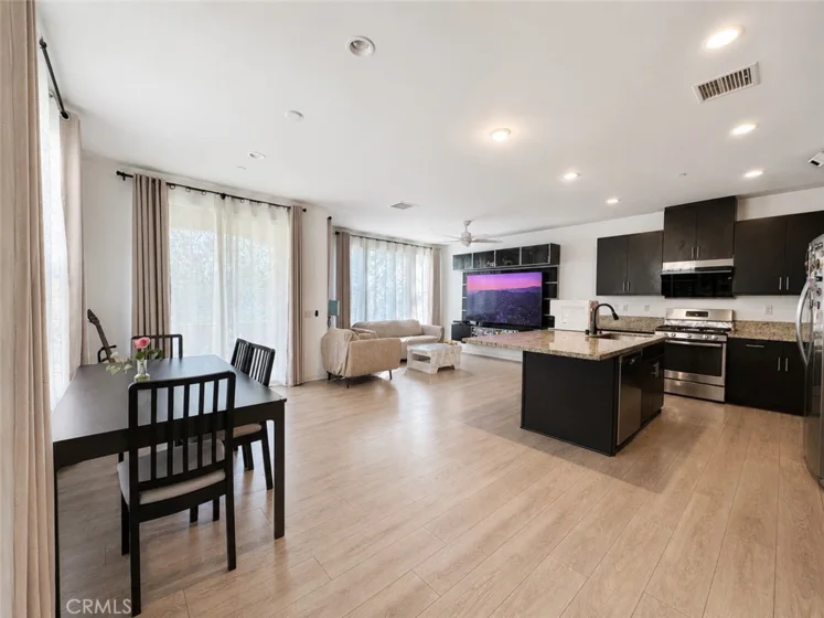 46 Finch photo 16
