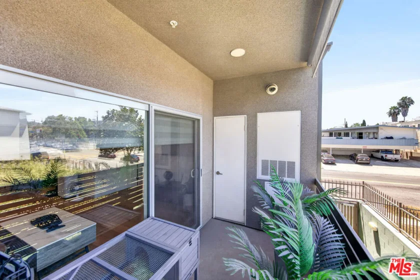 820 S Wilton Place #201 photo 18