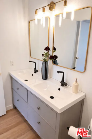13920 Moorpark Street #308 photo 32