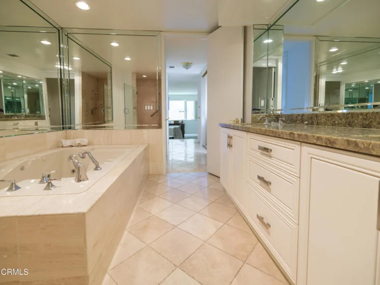 1260 S Beverly Glen Boulevard #104 photo 9