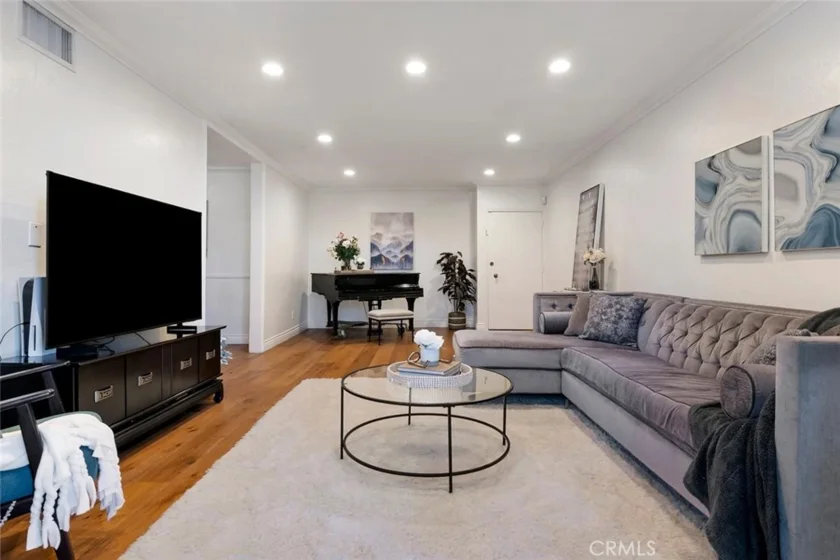 15248 Dickens Street #102 photo 20