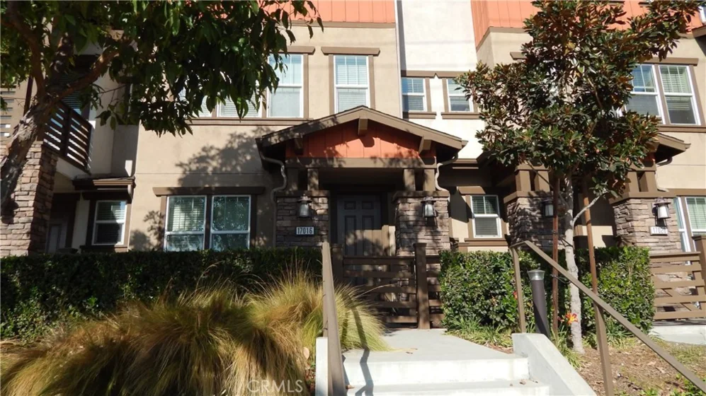 17016 Independence Way photo 1